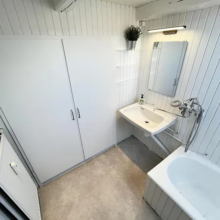 Bright And Central City Apartment Near Aalborg Bus Ольборг