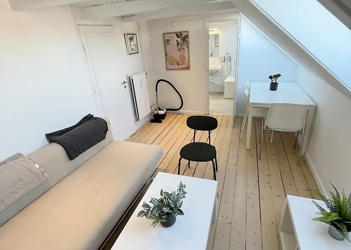 Apartment Bright And Charming Close To Everything *